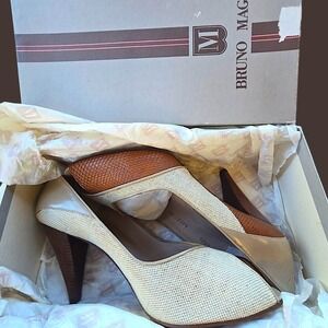 Bruno Magli Gilda Women's Two Tone Peep Toe Pumps Size 8.5B Made in Italy New in